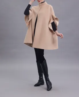 Luxurious Cerci Wool Cape: Elegant and Warm