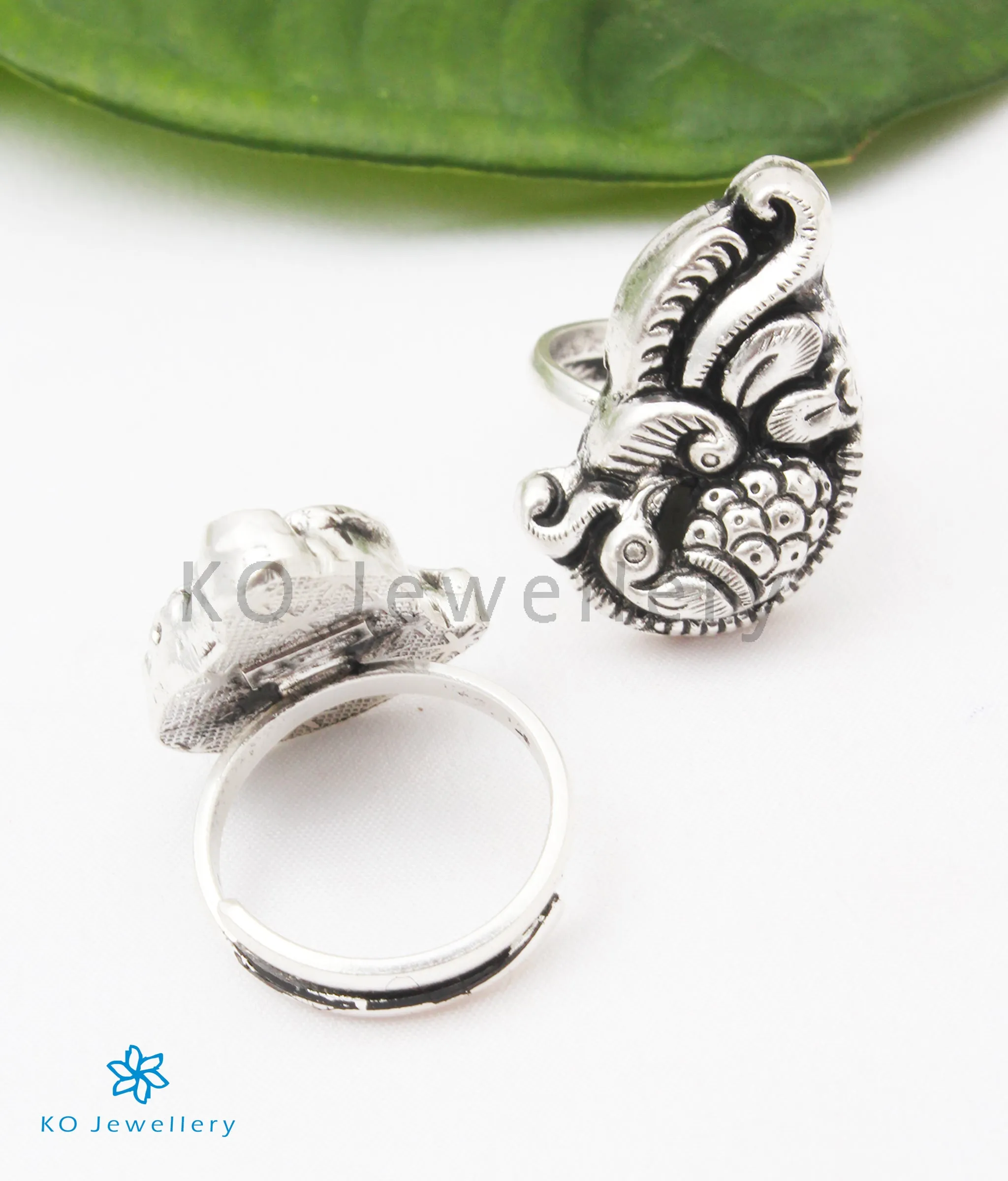 The Ahirupu Silver Peacock Toe-Rings